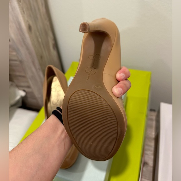 Jessica Simpson Nude patent heel - Picture 5 of 6